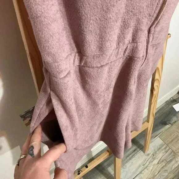Yitty Fabletics, mauve purple,Terry short romper ,size medium ,hooded ,zip up ￼ - Picture 8 of 10